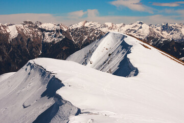 The snow-covered ridge of the Alpine peaks Pizzo Baciamorti and Monte Araralta. Orobie Alps, Lombardy, Italy. © Gherzak