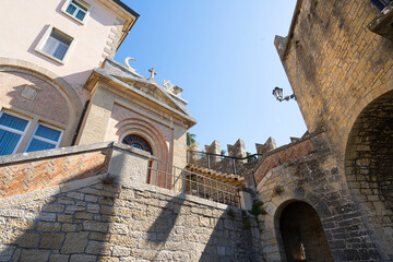 Fototapeta premium the sculpture Dialogo* made by sculptor Michele Chiaruzzi in San Marino