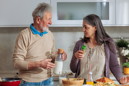 Senior couple preparing healthy breakfast in kitchen