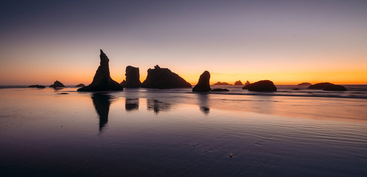 Oregon coastline with famous Sea Stack rocks at sunset, Bandon, Oregon, PNW, USA