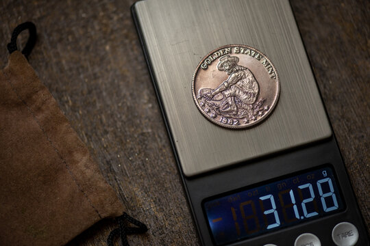Golden State Mint 1 oz Silver Round Weight Check on Digital Scale