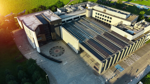 Artificial intelligence facility with renewable energy systems