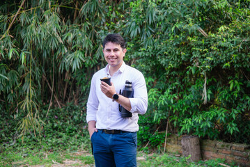 Estilo de vida saludable y relajado con mate en contacto con la naturaleza © Daniel