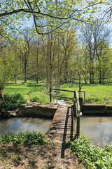 Obraz premium Brücke über den Mühlkanal an der Gollach bei Aub, Franken/Bayern