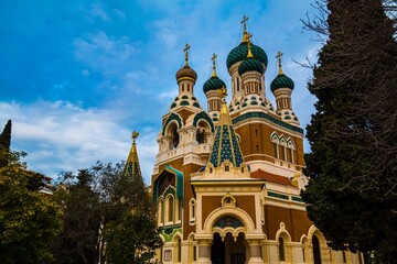 Russian Orthodox cathedral with green domes and golden crosses © Novanture