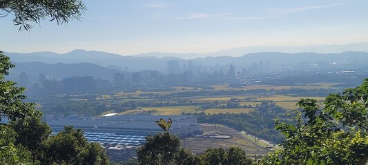 Obraz premium Taipei cityscape view over Fuxinggang and Beitou area seen from mountain