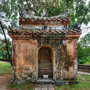 Stone stele pavilion at Thien Mu Pagoda in Hue, Vietnam, housing a tablet with the 1846 poem Thien Mu chung thanh by Emperor Thieu Tri