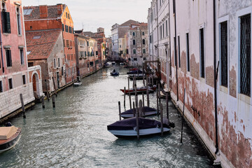 Venetian canal winding between pastel weathered facades © 慶悟 小山