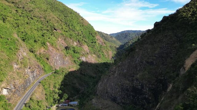Recorrido a&eacute;reo con drone por los andes Ecuatorianos 