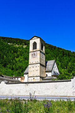 M&uuml;stair, Ofenpass, Kloster, Klosterkirche, Passstrasse, Bergstrasse, Zernez, Engadin, Pass, Nationalpark, Val M&uuml;stair, Alpen, Fr&uuml;hling, Sommer, Graub&uuml;nden, Schweiz