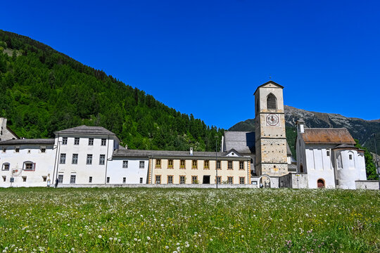 M&uuml;stair, Ofenpass, Kloster, Klosterkirche, Passstrasse, Bergstrasse, Zernez, Engadin, Pass, Nationalpark, Val M&uuml;stair, Alpen, Fr&uuml;hling, Sommer, Graub&uuml;nden, Schweiz