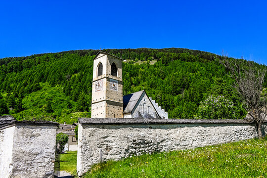 M&uuml;stair, Ofenpass, Kloster, Klosterkirche, Passstrasse, Bergstrasse, Zernez, Engadin, Pass, Nationalpark, Val M&uuml;stair, Alpen, Fr&uuml;hling, Sommer, Graub&uuml;nden, Schweiz