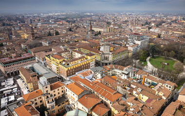 Obraz premium Cremona city urban landscape with historical buildings rooftops