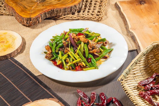 Spicy stir fried beans with pork