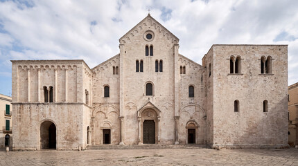 Obraz premium A frontal view of the ancient Romanesque Cathedral of San Sabino, an iconic stone church located in the historic center of Bari, Puglia, Italy.