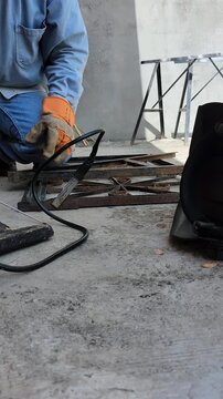 Chipping Slag off Welded Joint with Small Handcrafted Chipping Hammer