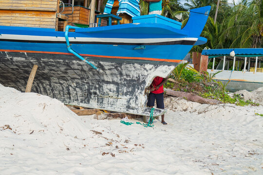 Traditional Maldivian Dhoni Boat On Tropical Beach