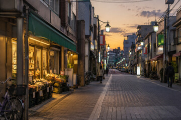 Fototapeta premium Evening at a Japanese Convenience Store in a Quiet Local Neighborhood 