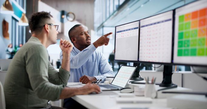 Risk Manager Analyzes Supplier Compliance Data With Team