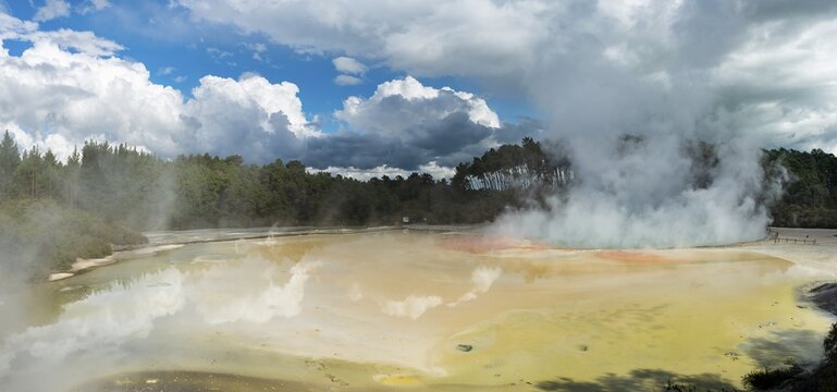 Steaming Champagne Pool, Hot Spring, Waiotapu Geothermal Wonderland, Rotorua, North Island, New Zealand