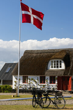 Traditional Danish thatched cottage with bicycles in Ballen, Sams&ouml;