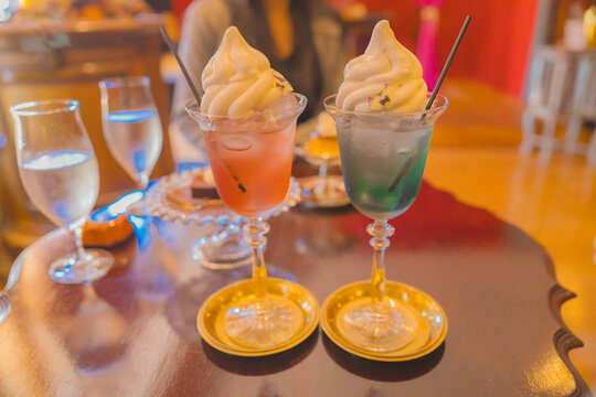 伊勢神宮の近くのカフェで食べた美味しいクリームソーダとケーキ