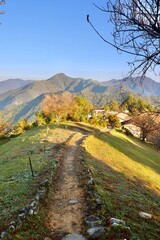 熊野古道・道・山並み（奈良県・十津川村） © Takezo