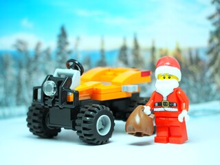 Obraz premium Indonesia - September 13, 2023 : Mini toy at outdoor with blurred background. Santa Claus concept design.
