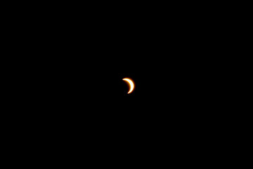 Slim crescent sun during a solar eclipse © Denis
