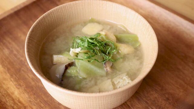 しそ香る野菜たっぷりなお味噌汁