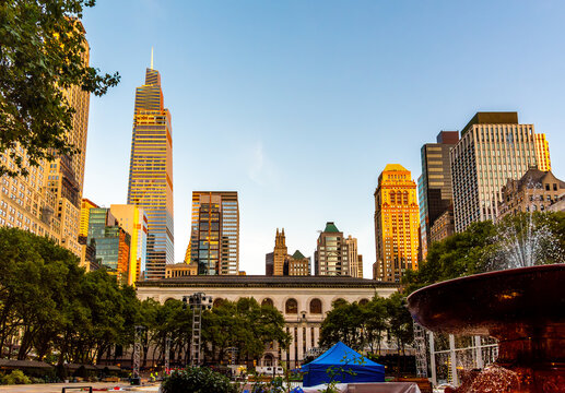 New York City skyscrapers and fountain at sunset in Bryant Park
