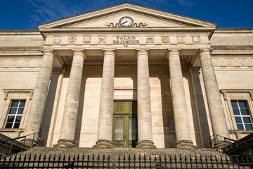 Obraz premium Palais de justice d’Angoulême, bâtiment judiciaire français