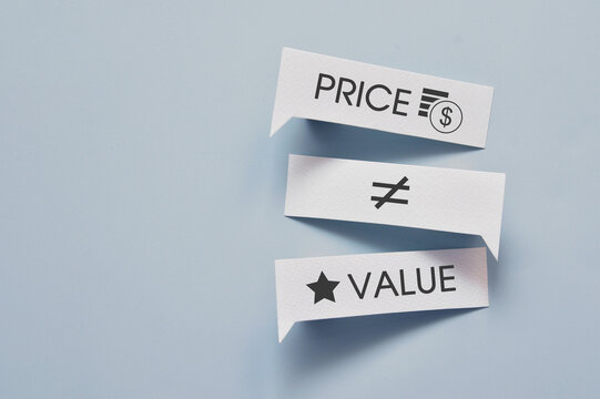 Speech balloons with the inscription &ldquo;Price Is Not Value,&rdquo; illustrating the difference between monetary value and perceived value