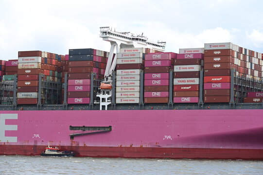 Hamburg, Germany - August 23, 2026: Containerschiff der singapurischen Containerreederei Ocean Network Express Pte. Ltd. (ONE) f&auml;hrt auf der Elbe.