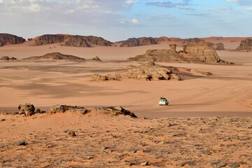 Lone 4x4 travelling through the magical landscape of the Sahara Desert in Tassili n'Ajjer National Park, Southern Algeria © Lies Ouwerkerk