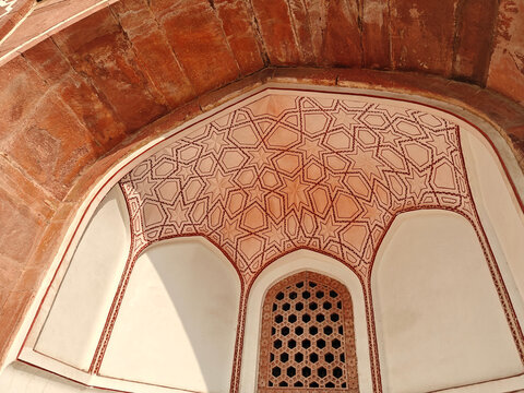 Geometric vault decoration at Humayun Tomb in Delhi
