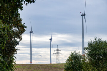 Windpark mit Strommast © DieFotografin