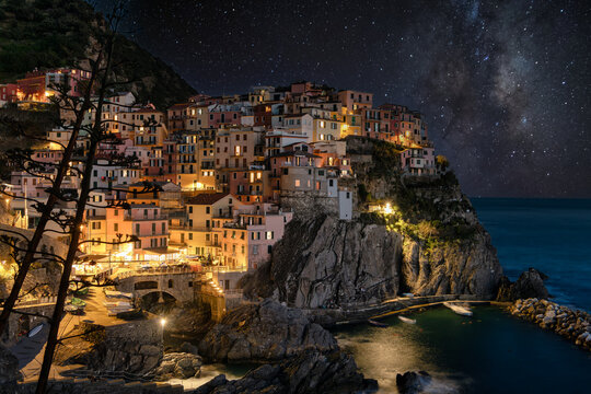 Manarola at milky way night &ndash; The Colorful Cliffside Village of Cinque Terre