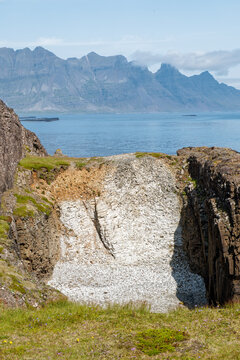 Streitishvarf Composite Dike