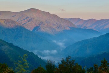 熊野古道・山並み・天空の郷（奈良県・十津川村） © Takezo