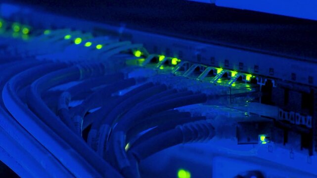 Cahaya Data Di Balik Jaringan Internet