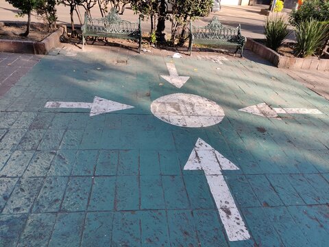 White arrows converging on a circle in Mexico City