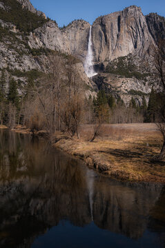 Yosemity Falls in Yousemity National Park, vertical travel 