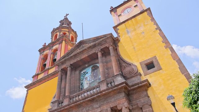 Parroquia de San Juan Bautista Yellow Cantera Facade San Juan del Rio