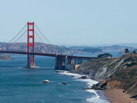 Golden Gate Bridge, Baker Beach and coastal homes in San Francisco, California, USA on a clear day. g