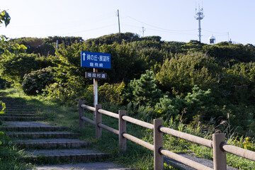 竜飛崎灯台を望む階段国道339号に続く階段村道の風景 © captainT