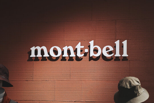 mont・bell 店舗ロゴタイプ