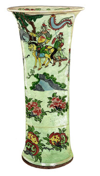 Titel (Inhaltstitel, ca. 195 Zeichen):
Chinese Qing dynasty Kangxi period Famille Verte porcelain flute vase, China (1662&ndash;1722). Gu beaker vase depicting Romance of the Three Kingdoms scene with gener