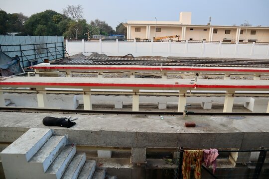 インド　アラハバード駅　検査場