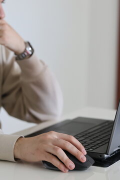 Homeoffice, businessman working on laptop